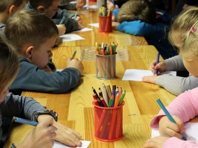 Přijmeme vychovatele/vychovatelku školní družiny a asistenta/asistentku pedagoga